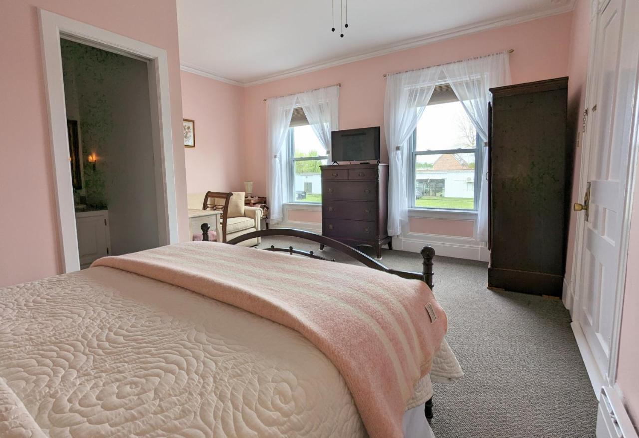 The Georgetown Inn Bagian luar foto